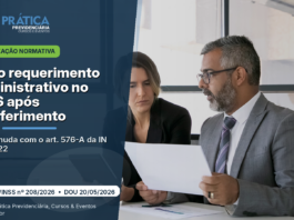 Advogados previdenciaristas analisando documentos sobre novo requerimento INSS após indeferimento e o art. 576-A