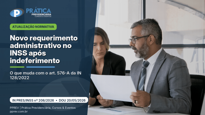 Advogados previdenciaristas analisando documentos sobre novo requerimento INSS após indeferimento e o art. 576-A